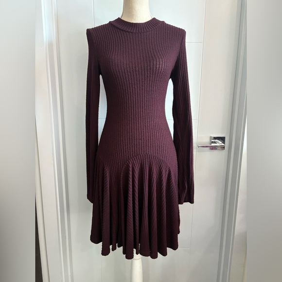 Lost & Wander Dresses & Skirts - Lost & Wander Sz M Elegant Burgundy Ribbed Dress